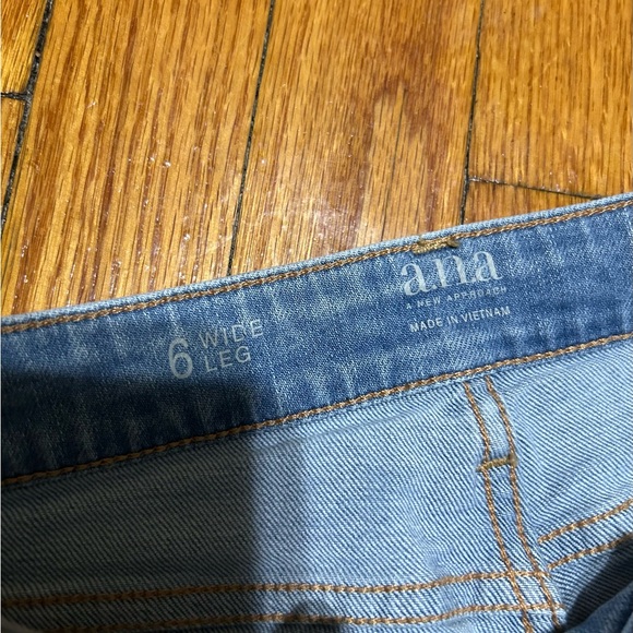 a.n.a Women's  Blue High-Rise Wide Leg Crop Jeans, size 6 - Picture 6 of 8